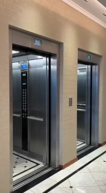 Ascensores de pasajeros en hotel
