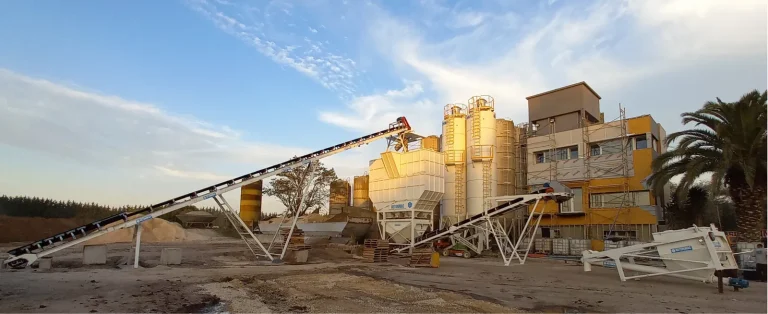 Planta dosificadora de hormigón montada por INNOVA