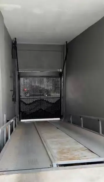 Rampa hidráulica vehicular en posición baja